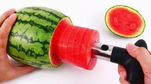 各种创意方法吃瓜,解锁百变吃瓜新姿势 第1张 各种创意方法吃瓜,解锁百变吃瓜新姿势 第1张