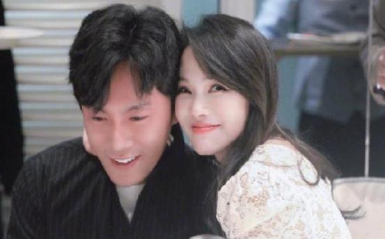 明星恋情吃瓜,甜蜜瞬间与分手传闻,吃瓜群众围观现场 第2张 明星恋情吃瓜,甜蜜瞬间与分手传闻,吃瓜群众围观现场 第2张